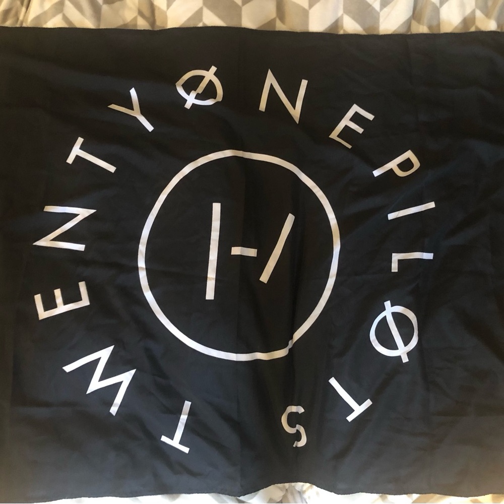 twenty one pilots black tapestry